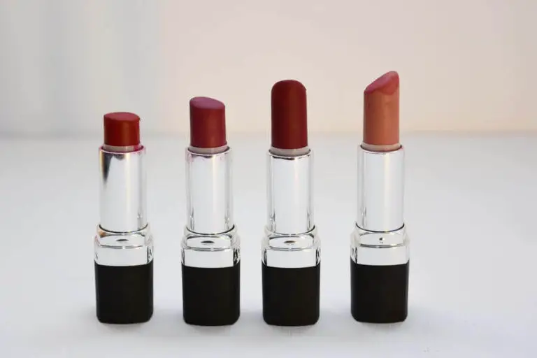 What Color of Lipstick Should Olive Skin Tones Wear?